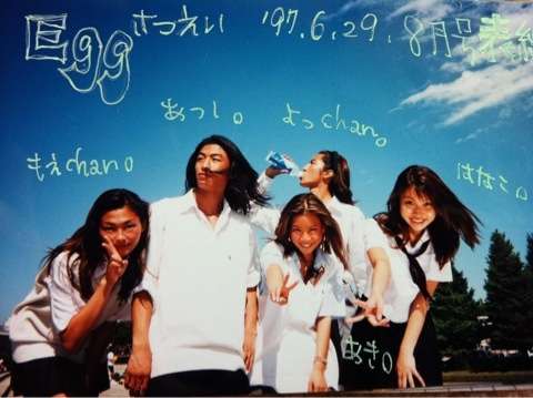 若者に流行中「ギャルピース」とは 「90年代にも流行」「韓国でも日本人アイドルからトレンドに」