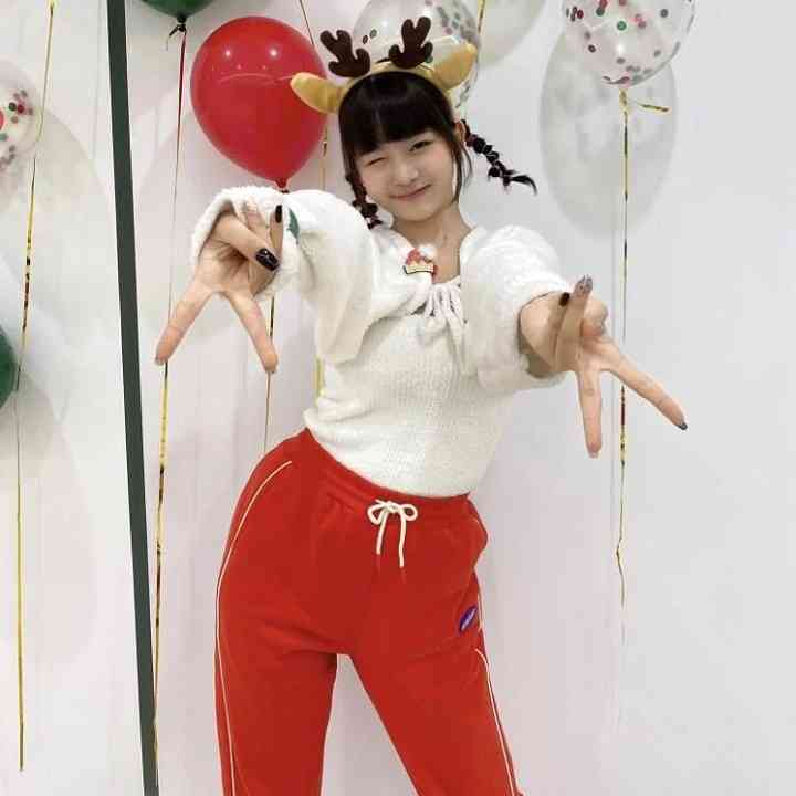 若者に流行中「ギャルピース」とは 「90年代にも流行」「韓国でも日本人アイドルからトレンドに」