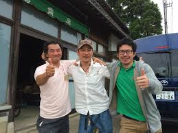 伊勢谷友介、水槽のある自宅が超オシャレ!「神秘的すぎる」「BARみたいな素敵な家」と反響