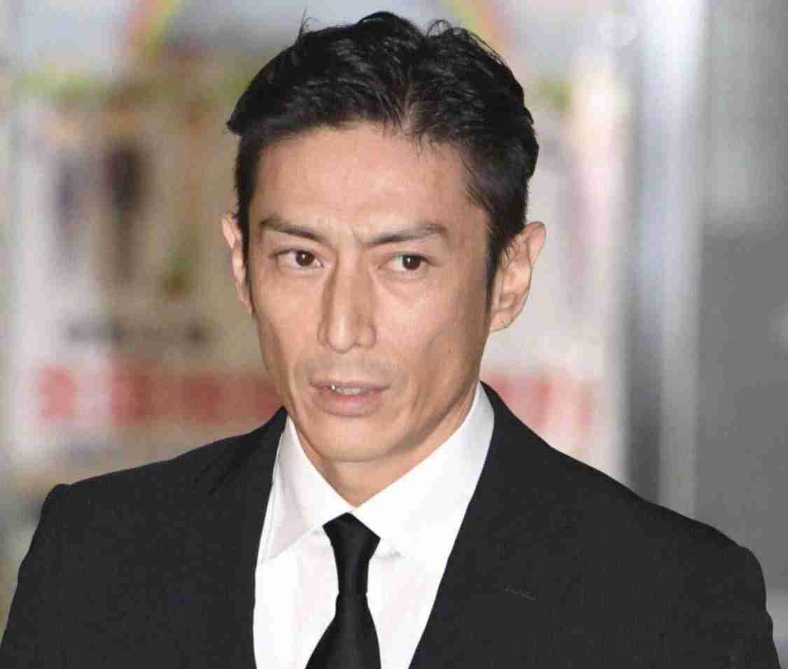 伊勢谷友介、水槽のある自宅が超オシャレ!「神秘的すぎる」「BARみたいな素敵な家」と反響