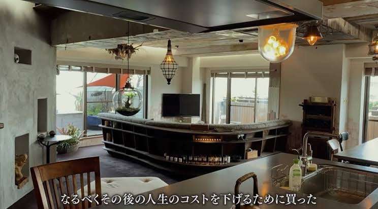 伊勢谷友介、水槽のある自宅が超オシャレ!「神秘的すぎる」「BARみたいな素敵な家」と反響