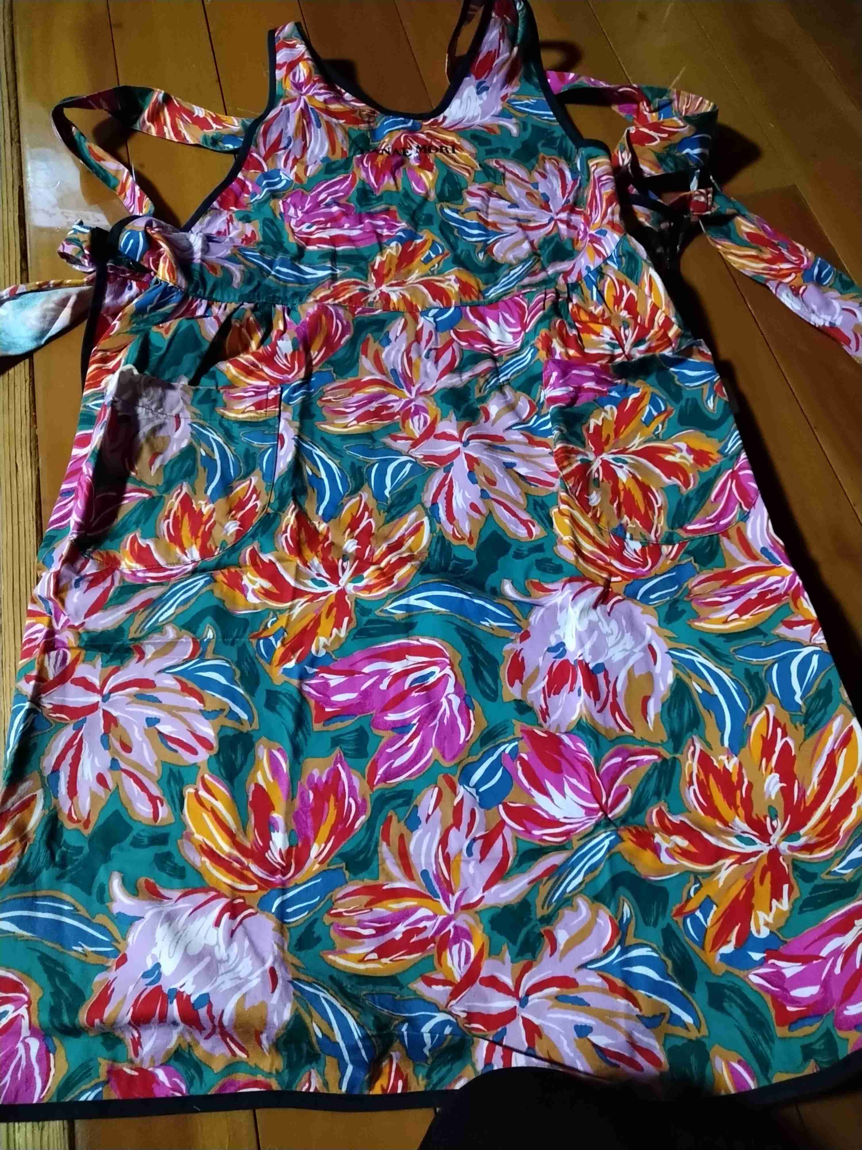 今しているエプロン見せてください！