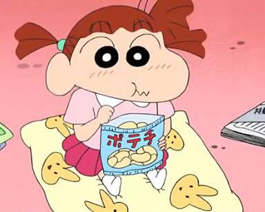 夫が夕食後にお菓子を食べる