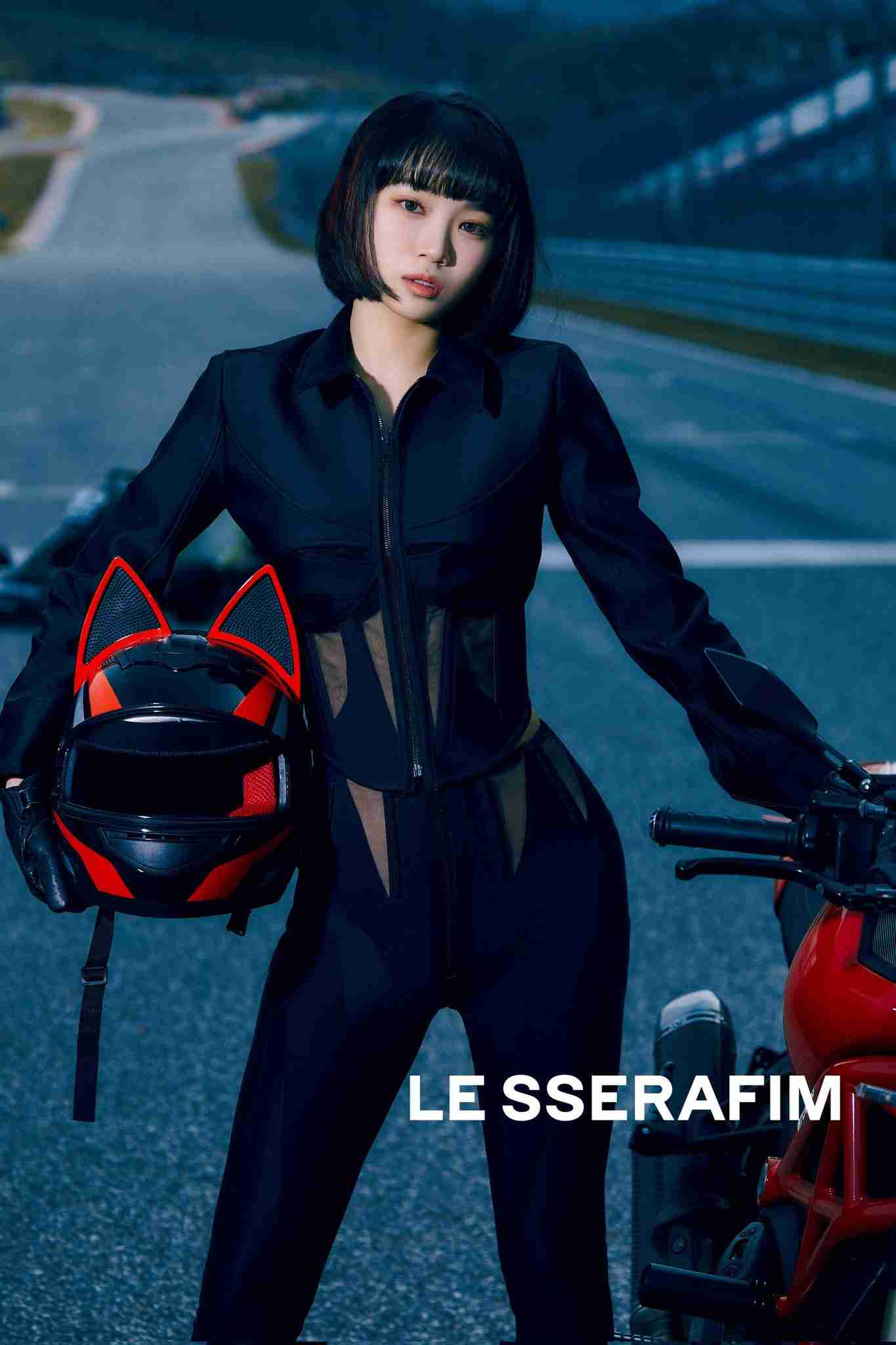 「LE SSERAFIM」宮脇咲良、暗髪＆姫カットの大胆イメチェン 美ボディ披露に「ビジュアル最強」と反響続々 