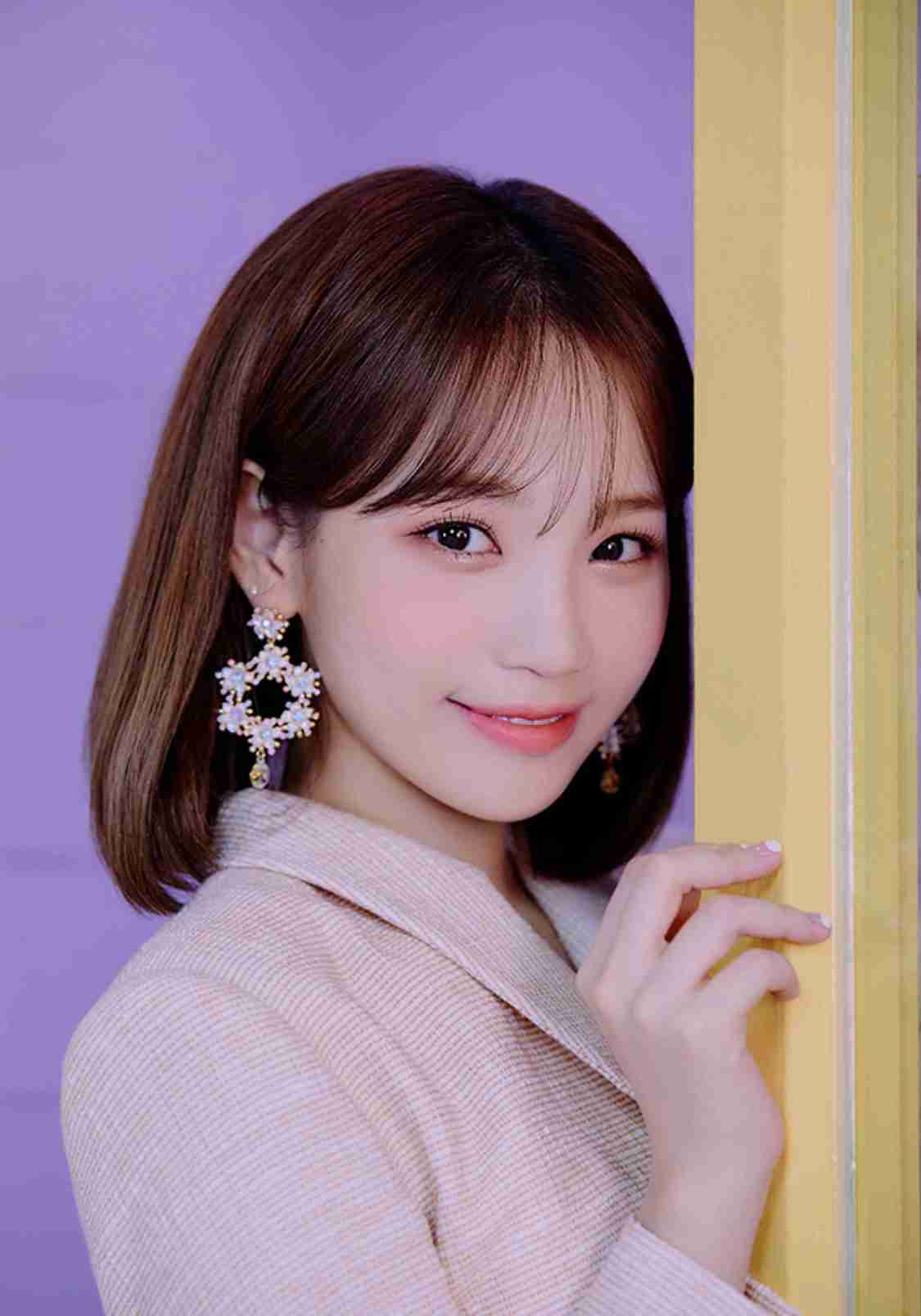「LE SSERAFIM」宮脇咲良、暗髪＆姫カットの大胆イメチェン 美ボディ披露に「ビジュアル最強」と反響続々 