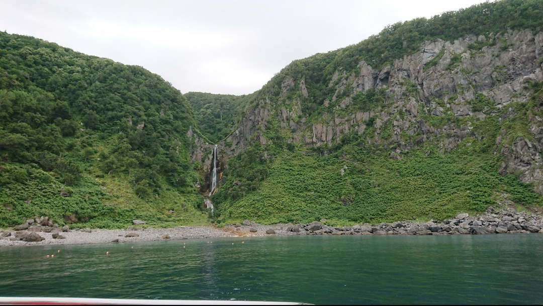 北海道知床　約30人乗った観光船　“船首が浸水　沈みかかっている”海保