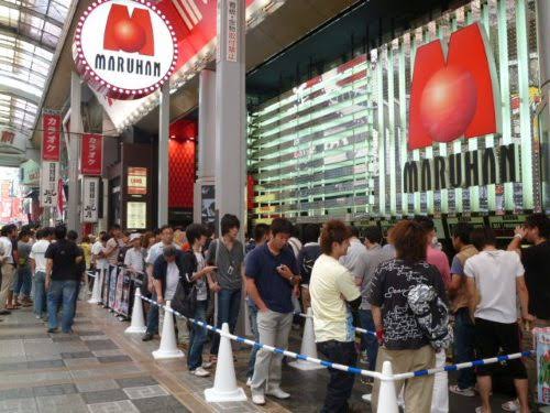 オープン初日に並んで入る?