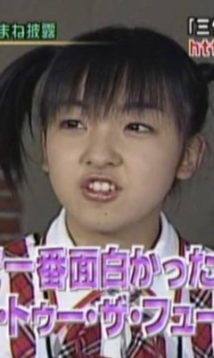 板野友美、背中パックリのセクシーワンピ＆長女の顔出しショット「まだ寒かった」と反省