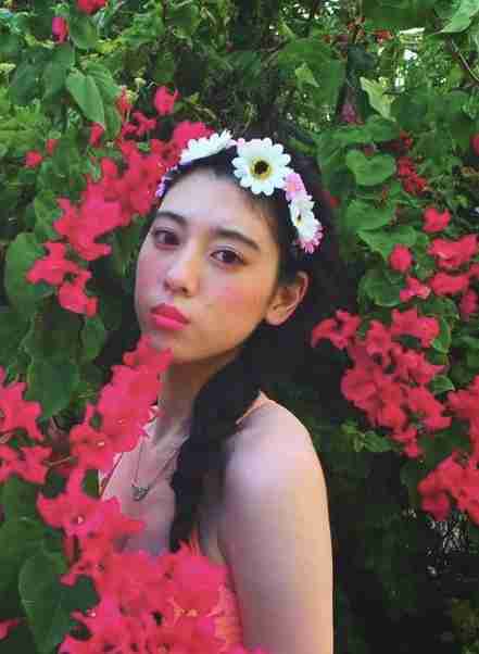“毛穴がない!”三吉彩花、美肌をまじまじと見つめられ照れ 美肌維持する秘訣を紹介