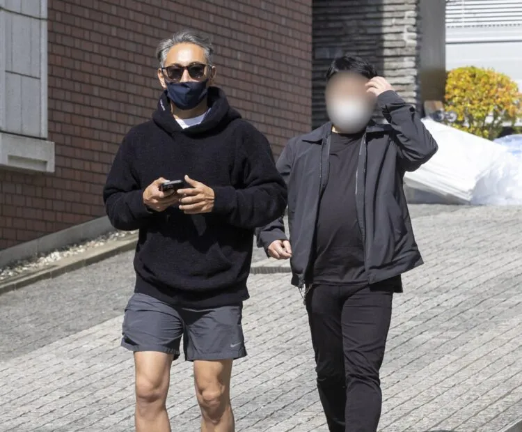 市川海老蔵が心酔する「黒い呪術師」助手席で呪文＆奇怪な動作、謝礼は数千万円か