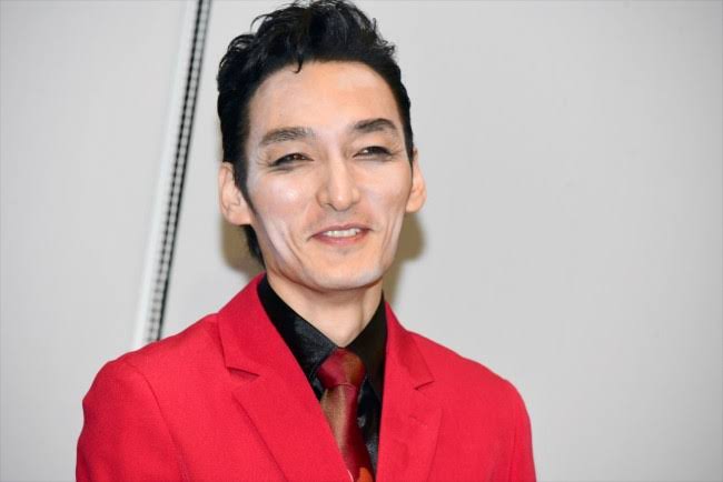 冨永愛 渋谷でヘソ出し、ミニスカ、ルーズ 39歳圧巻のギャルスタイルに「さすが!」「最高すぎ」の声