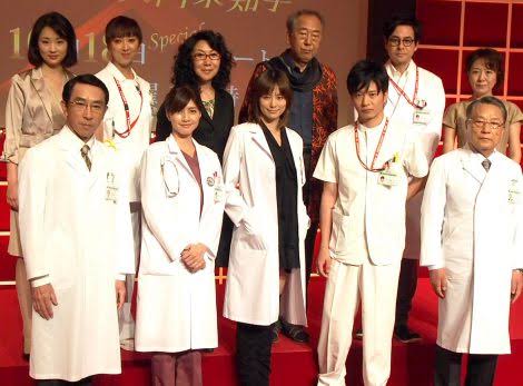 米倉涼子＆紫吹淳、ジャケット姿のオーラあふれる2ショット　「カッコいい」「美しすぎる」