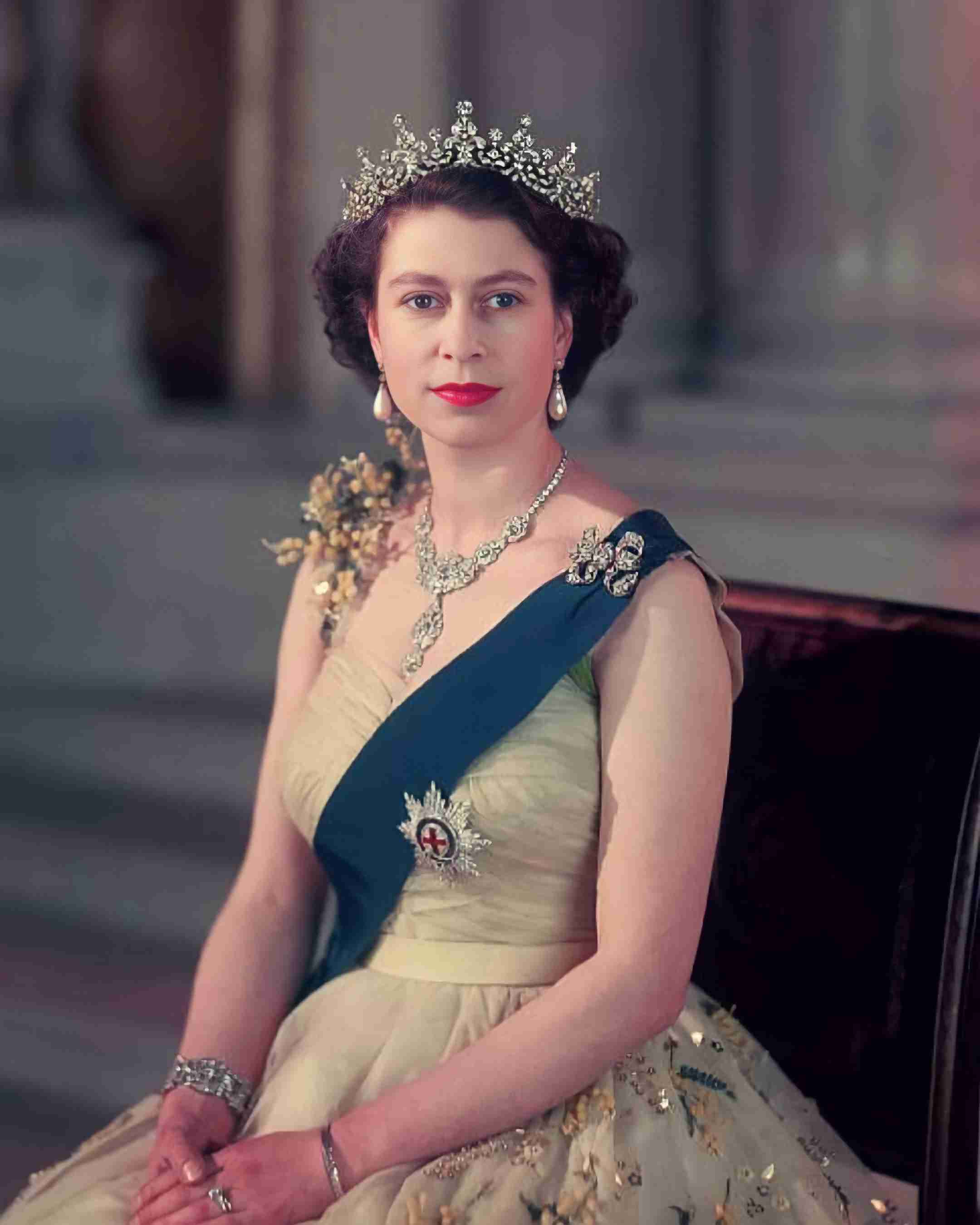 英女王、96歳の誕生日 在位70年、健康不安が影