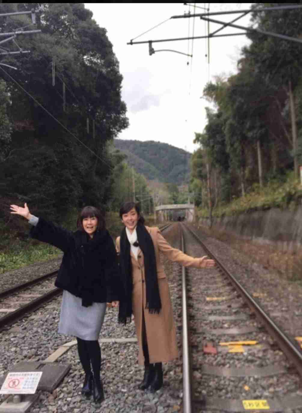 松本伊代 石川秀美からデビュー40周年のプレゼント贈られたと明かす 「花の82年組」3ショットも披露