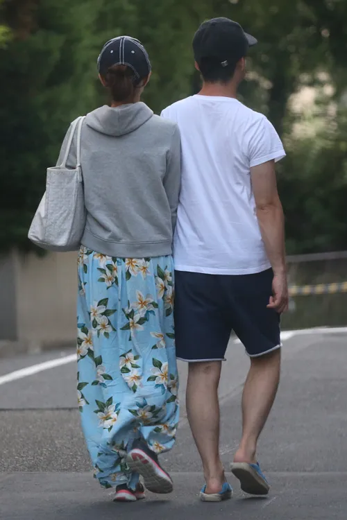 小林麻耶が再婚発表「父とは縁を切って “駆け落ち”」海老蔵への批判動画はすべて削除の急展開