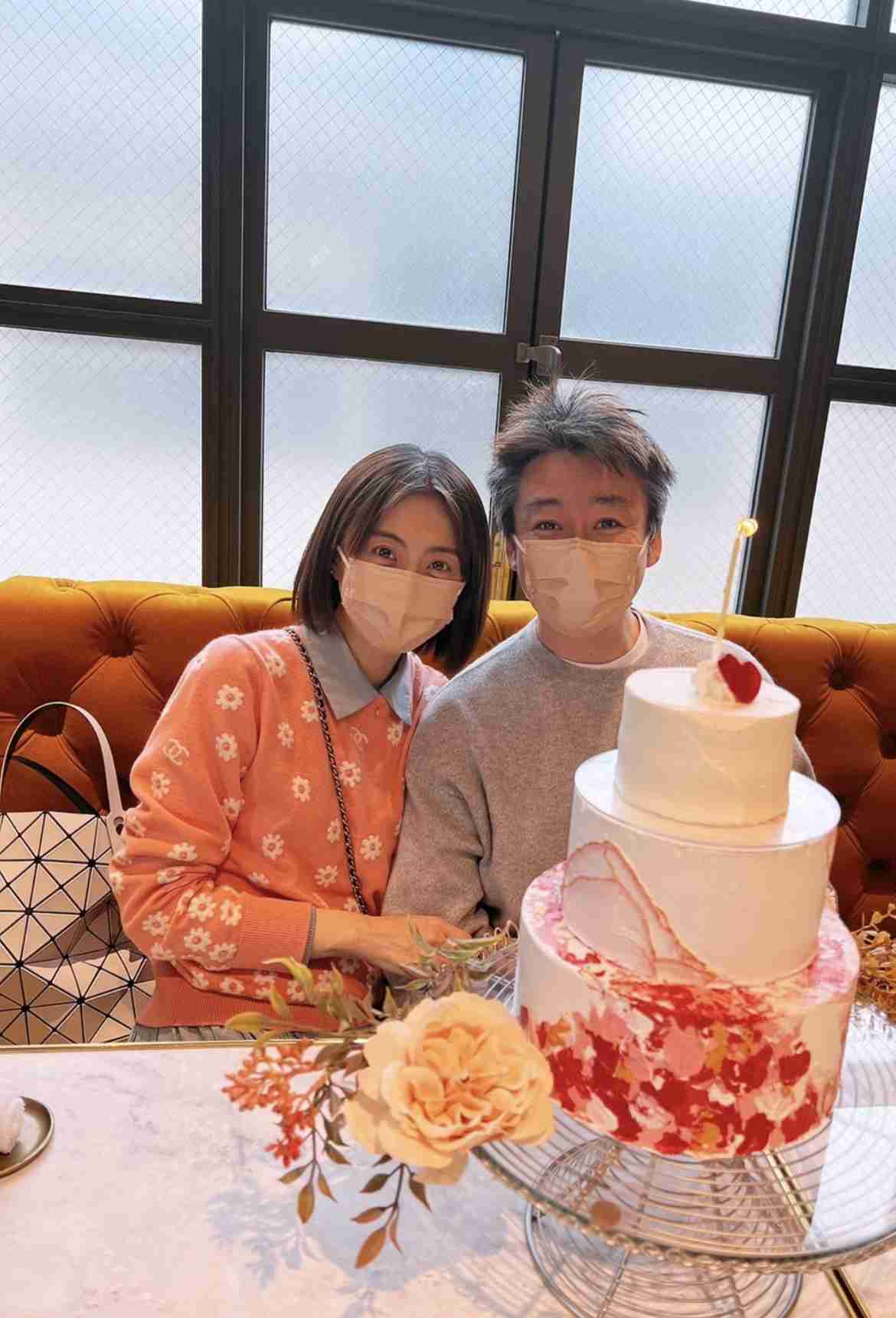 小林麻耶が再婚発表「父とは縁を切って “駆け落ち”」海老蔵への批判動画はすべて削除の急展開
