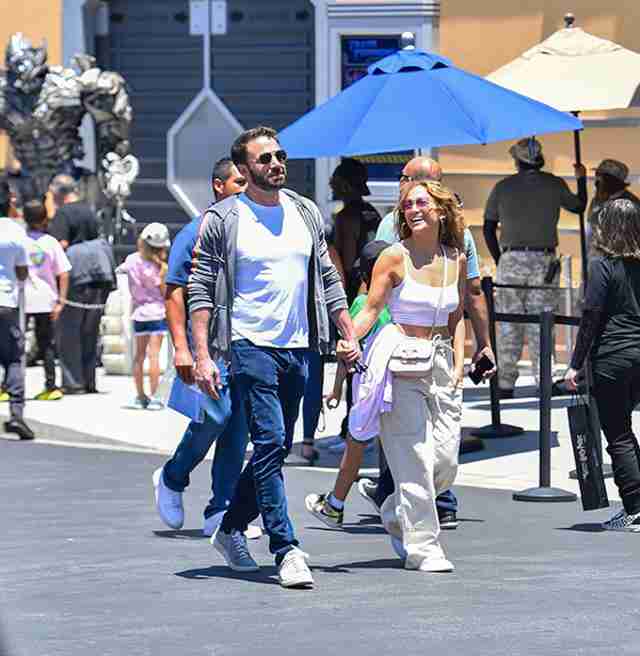 ジェニファー・ロペス、ベン・アフレックと2度目の婚約を発表、破局から長年経て復縁