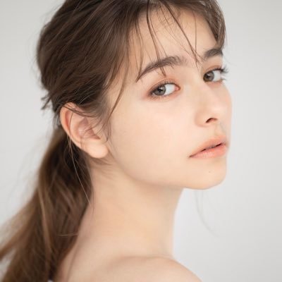 『ViVi』モデル嵐莉菜、初のソロ表紙 俳優としても国際的注目の17歳“美背中”披露