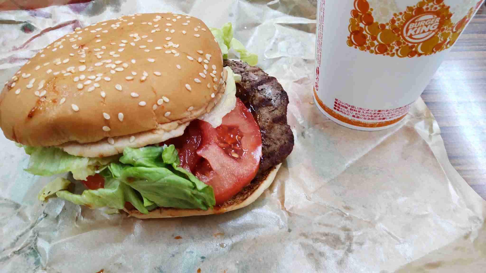 ｢ワッパーが広告より小さい｣とバーガーキングを提訴…食品業界の広告に対する訴訟が急増中
