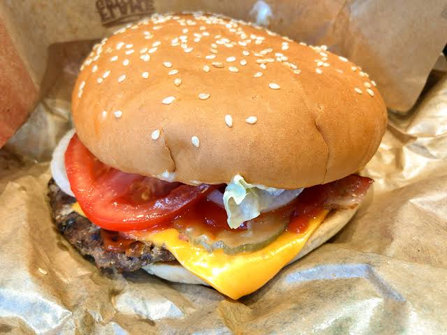 ｢ワッパーが広告より小さい｣とバーガーキングを提訴…食品業界の広告に対する訴訟が急増中