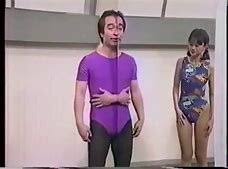 バイきんぐ小峠“半身だけ”番組出演に反響 視聴者の度肝を抜いた『ここにタイトルを入力』演出の妙【一部ネタバレあり】