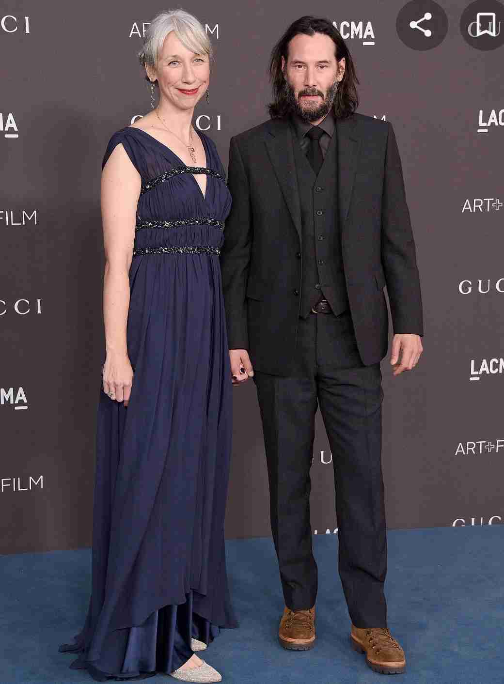 キアヌ・リーブスが宝石店で指輪を選んでいる姿が目撃！恋人と婚約のウワサが勃発