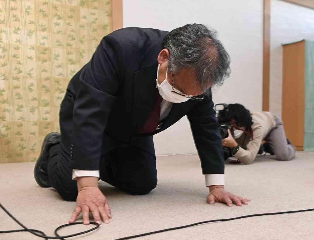 知床 観光船遭難 船体か 船名とみられる文字 海自の水中カメラ