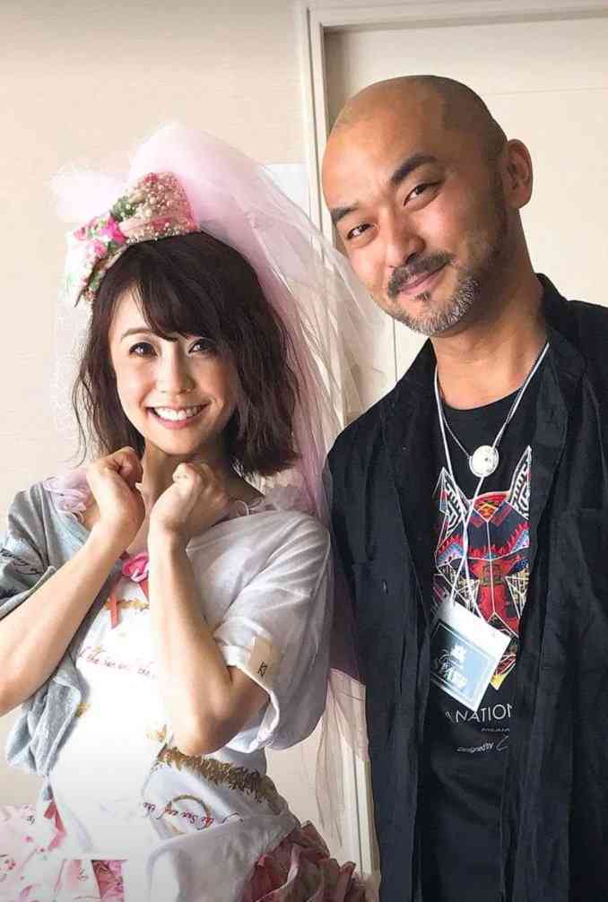 小林麻耶と元夫、4月からのブログが“愛”と“スピリチュアル”だらけに　夢は「愛を育む学校」の設立