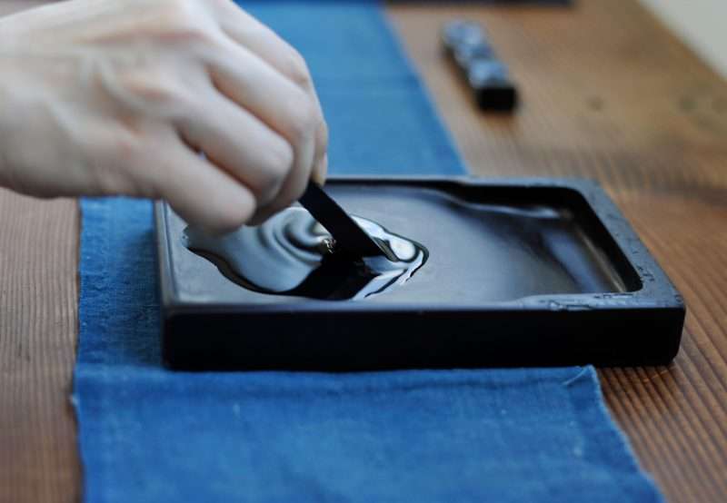 新種の鉱石「メンツヤイト」発見!? 4年間の放置が生み出した「めんつゆの結晶」がかなりキレイ