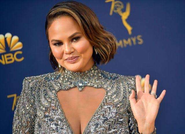 ヘイリー・ビーバー、セレーナ・ゴメスのファンにクレーム「もう時間は十分経ったでしょ」