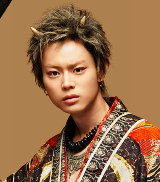 菅田将暉の着こなしがオシャレすぎ！チェックシャツ、デニムonデニムも絵になる