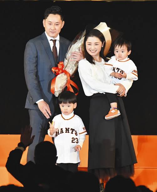 石川梨華「美容院へ行ってきました」すっきりボブの新ヘアに   「可愛い」「絵画みたいに美しい」の声