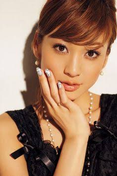 西山茉希「グレージュ×オン眉」「市販カラー」の新ヘア披露に「可愛い」「とってもよい感じ」の声
