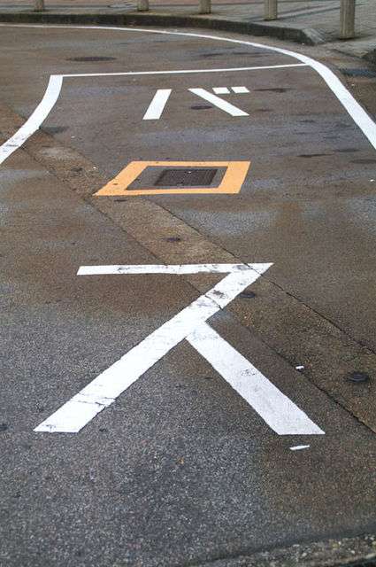 「止まれ」ではなく「トマト」の表示が道路に…“事故につながる危険も”　広島市