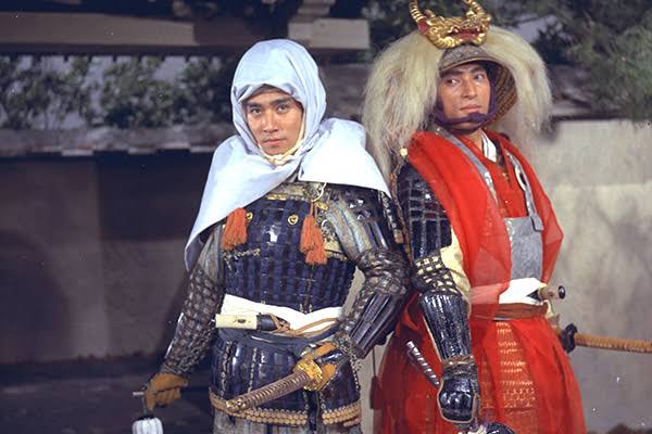 【画像】1975年頃に母が修学旅行の太秦映画村で格好良いと思って撮らせて貰った人が、まさかのブレイク前のマツケンだった…