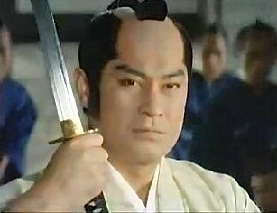 【画像】1975年頃に母が修学旅行の太秦映画村で格好良いと思って撮らせて貰った人が、まさかのブレイク前のマツケンだった…