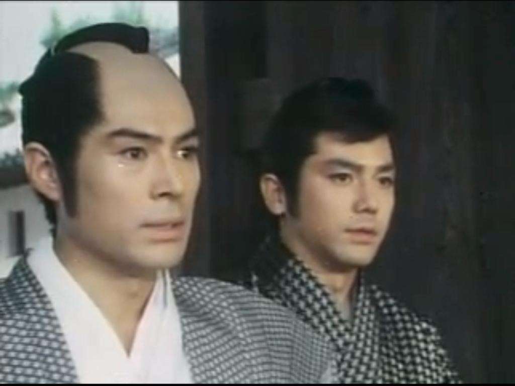 【画像】1975年頃に母が修学旅行の太秦映画村で格好良いと思って撮らせて貰った人が、まさかのブレイク前のマツケンだった…