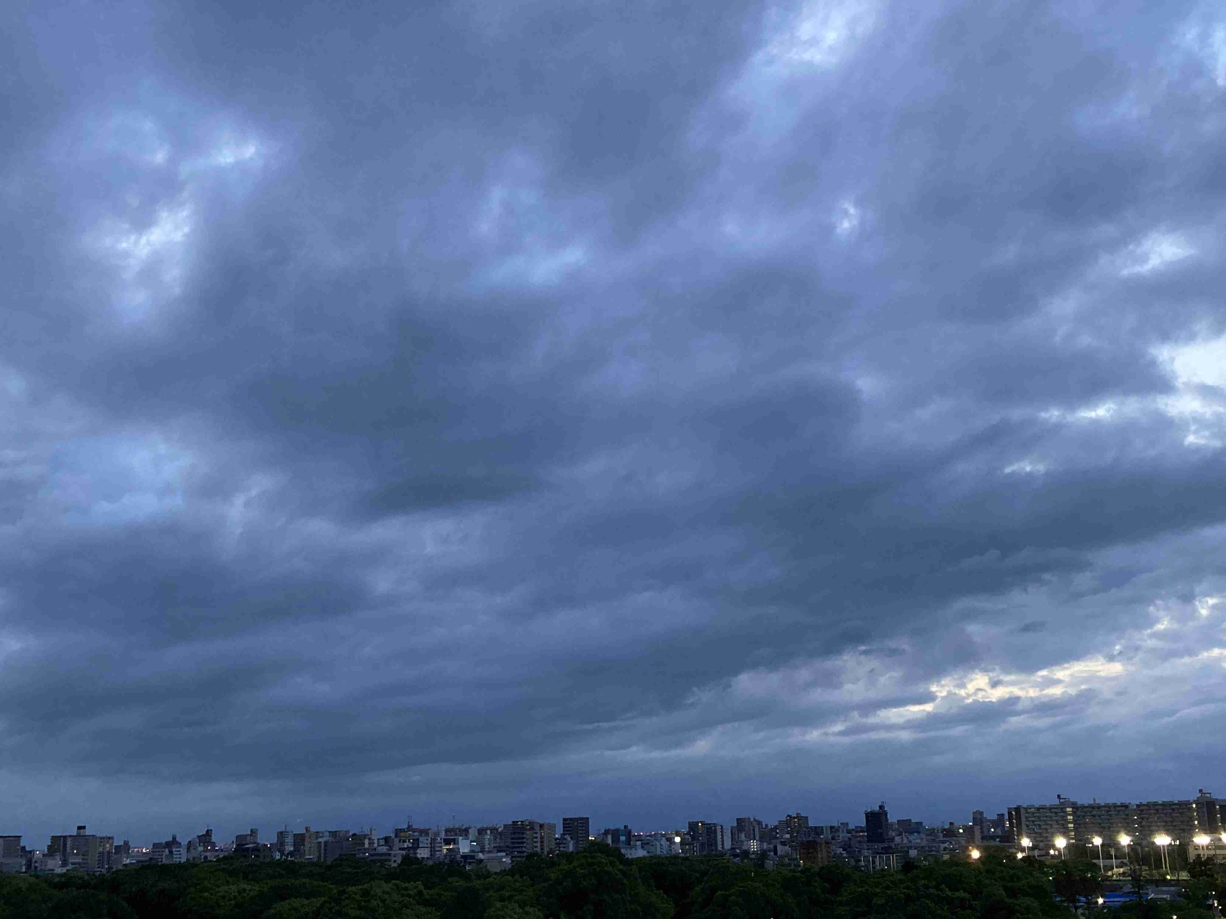 フォルダにある空の写真を見せてください