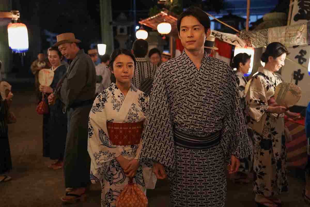 SixTONES松村北斗、“黒と白の狭間で”魅せる新たな表情 『装苑』表紙&12ページ特集