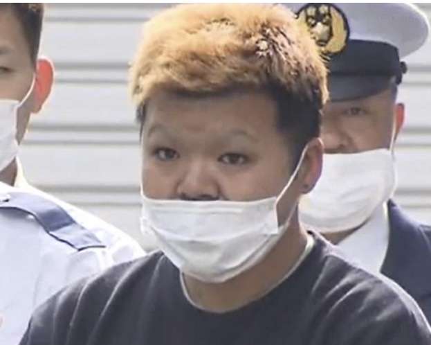 「買ったニンジン腐ってた」スーパー店員に500万円要求か　20代の男女逮捕
