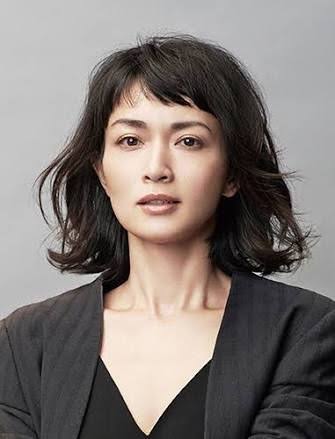 長谷川京子、43歳の超ミニ！  美脚な私服姿に反響「美人で美脚、言う事なし」「唇がセクシー」