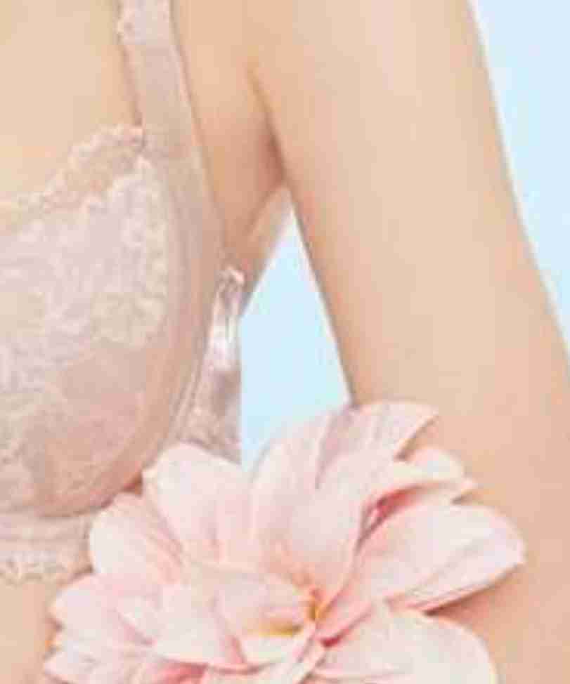 佐藤晴美＆ゆりやん『PEACH JOHN』新ビジュアル公開 花に囲まれ爽やか笑顔