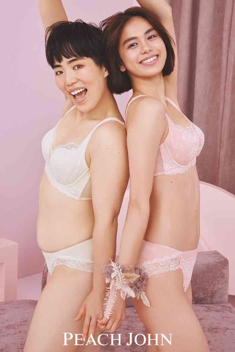 佐藤晴美＆ゆりやん『PEACH JOHN』新ビジュアル公開 花に囲まれ爽やか笑顔