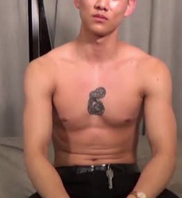 “世界で一番ダサいタトゥー”と大不評！　「ジムに通うのはもう嫌だ」6つに割れた腹筋のタトゥーを入れた男性に賛否両論