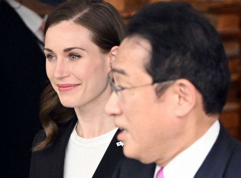 「屋外で人との距離が十分ある場合にはマスクを外すことを推奨」マスク着用について松野官房長官