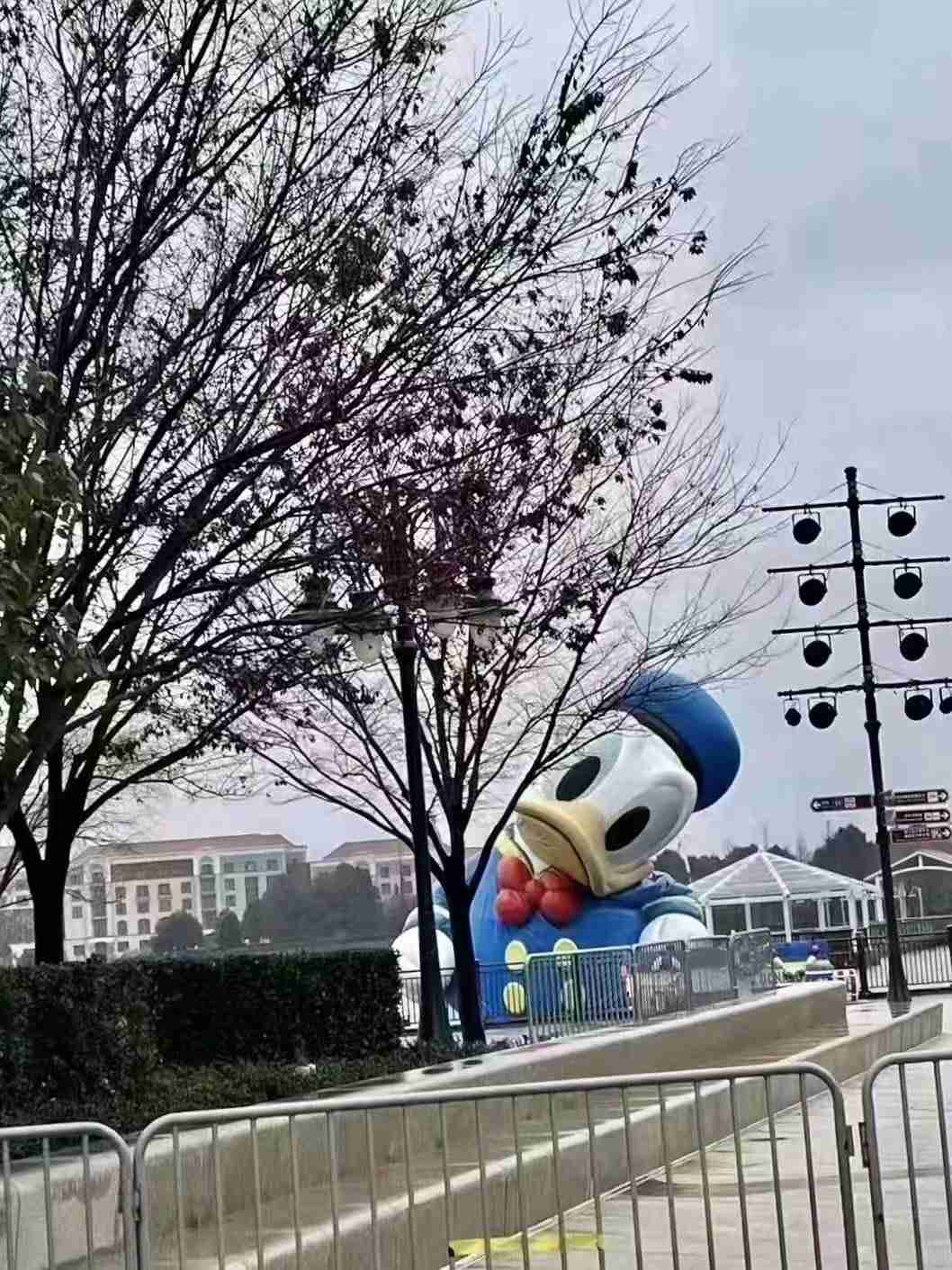上海ディズニーランド ロックダウンで変わり果てた姿に 再開目処は立たず