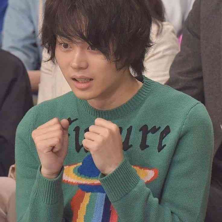 菅田将暉、久々短髪に 長髪からバッサリイメチェンで話題「軽くなりました」
