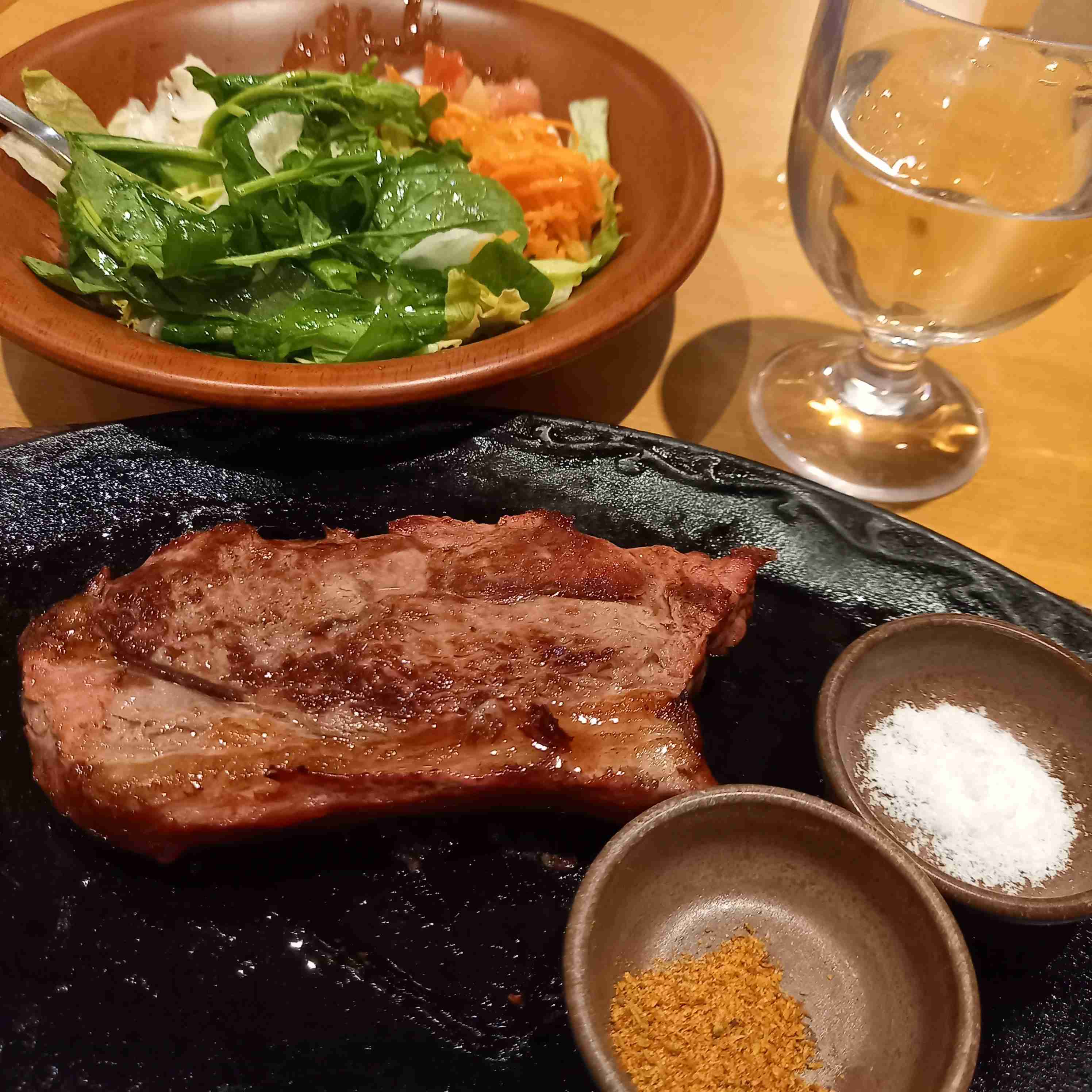 一人飲みしている方、写真見せて