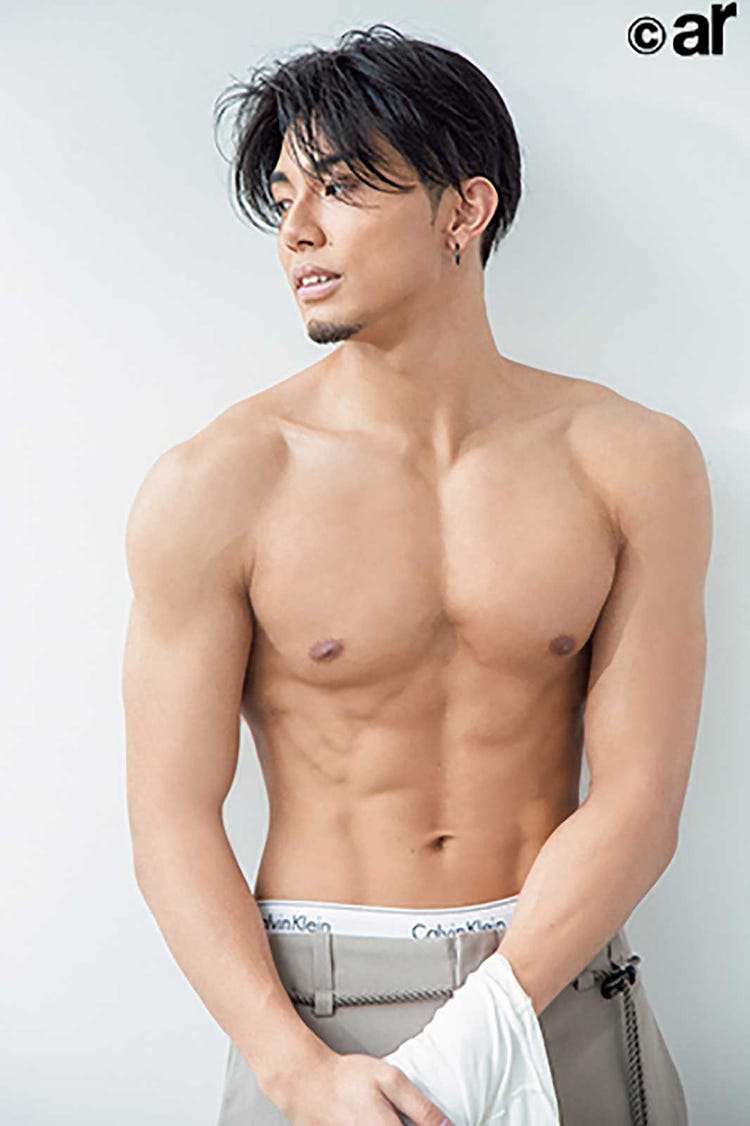 THE RAMPAGE長谷川慎、1st写真集で見せる体脂肪率3％の肉体美「人生の中で1番輝いている瞬間」