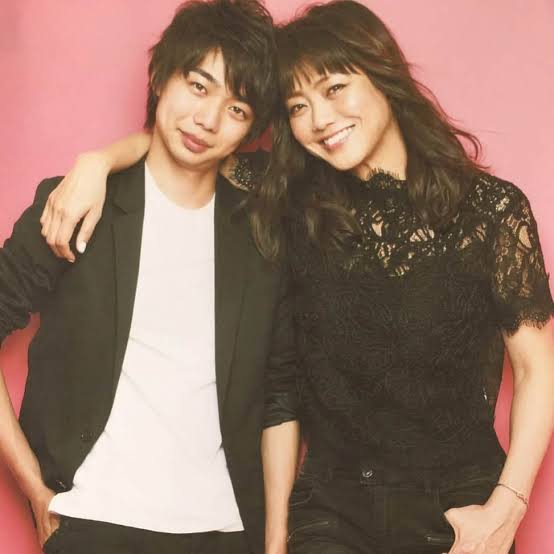 56歳・前田典子、61歳のイケメン夫と夫婦ショット「絵になる」「素敵で上品なご夫婦」